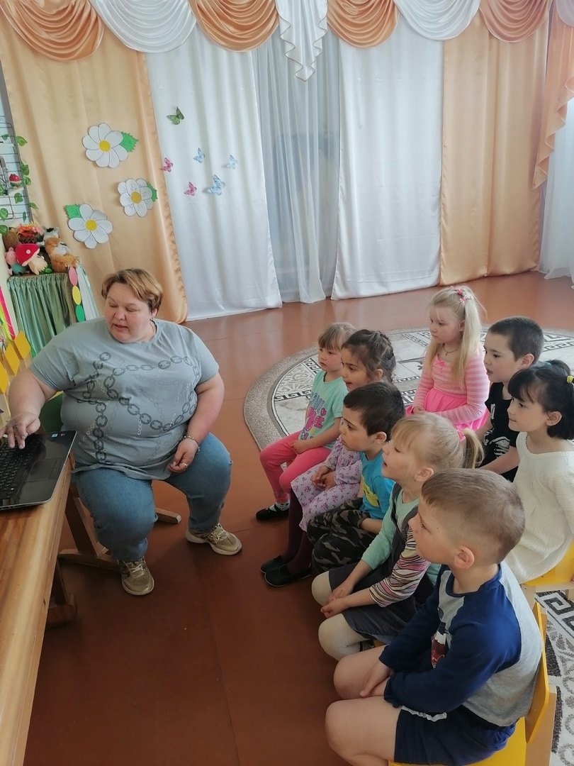 «Любовь процветает кругом на земле, мир вашему дому и в каждой семье», посвящённый Международному дню семьи..