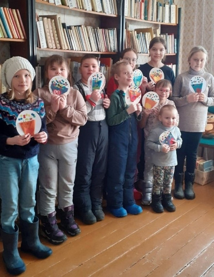 ✔3 марта в Зуевской библиотеке был организован мастер- класс "Подарок для мамы"🎁.